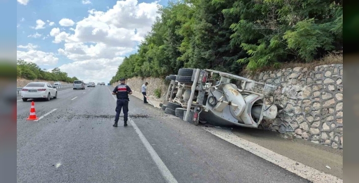 Adıyaman'da beton mikseri devrildi: 1 kişi ağır yaralandı