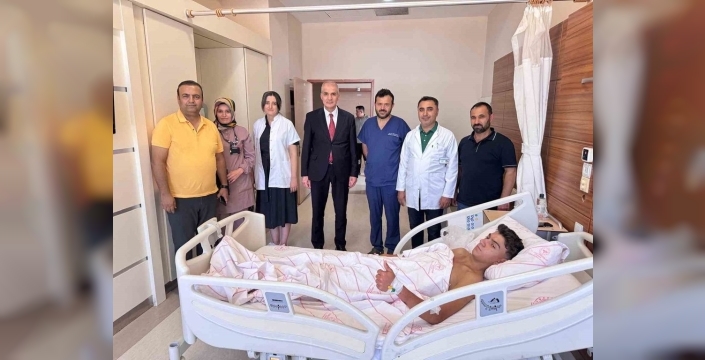 Adıyaman'da kunduracı göğsü rahatsızlığına kapalı yöntemle başarılı operasyon