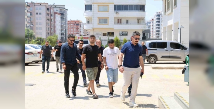 Adliye önündeki kanlı çatışmanın şüphelileri serbest kaldı: Soru işaretleri artıyor