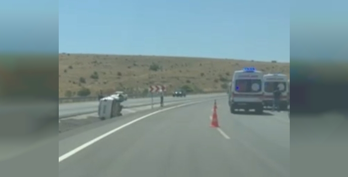 Afyonkarahisar'da otomobil takla attı: 3 yaralı