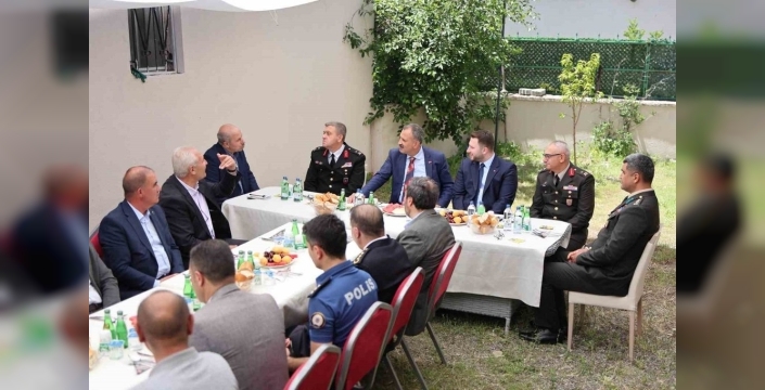 Ağrı'da 15 Temmuz Gazisi Yusuf Balıkçı'ya anlamlı ziyaret: Vali Bozkurt evinde buluştu