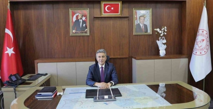 Ağrı'da eğitim bayrağı el değiştirdi: Abdulhaluk Çakan göreve başladı