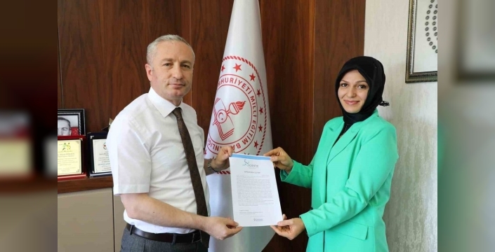 Ağrı'da yeni bir başarı: Scientix Elçisi Özmüş'e tebrikler