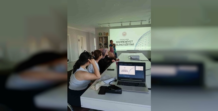 Aile içi iletişim ve dijital farkındalık eğitimi ADEM kursiyerleri için düzenlendi