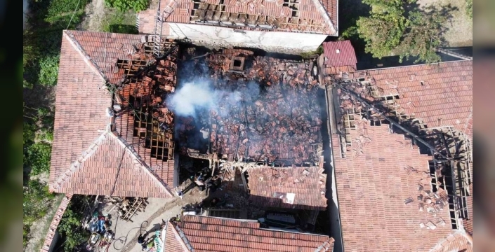 Alaca''da tandır yangını 3 evi küle çeviriyordu ama mucizevi bir şekilde söndürüldü
