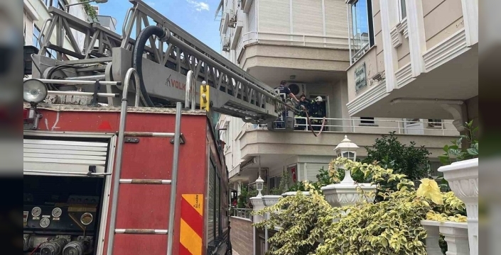 Alanya'da apartman dairesinde çıkan yangın paniğe neden oldu