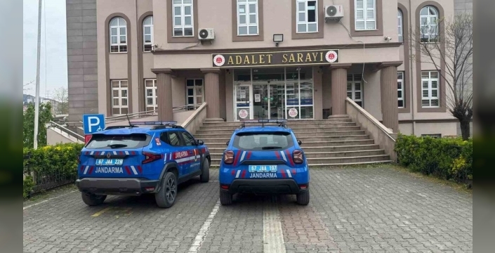 Alaplı'da uyuşturucu operasyonu: 7 kök kenevir ve esrar ele geçirildi