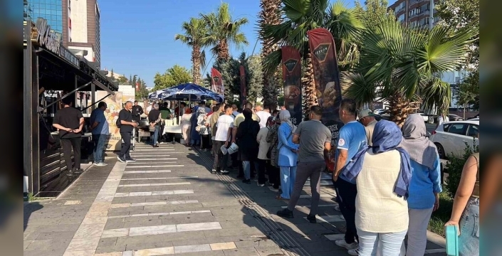 Alpedo Kervan, Muharrem ayının bereketini aşureyle paylaştı