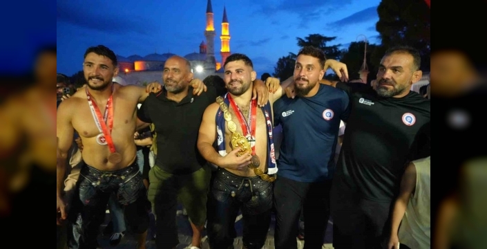 Altın kemerli başpehlivan, Kırkpınar'ın asırlık geleneğini hamamda yaşattı