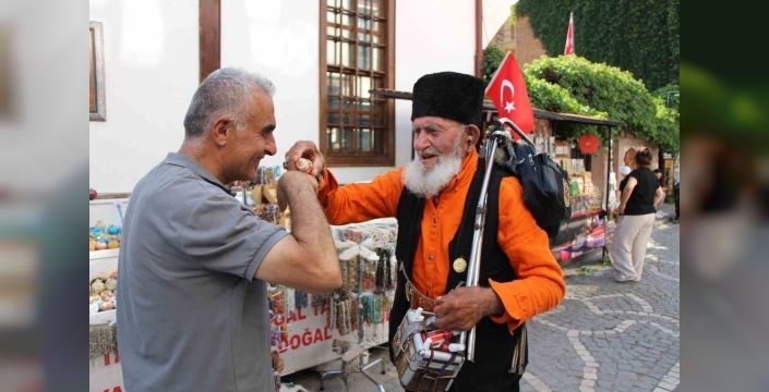 Amasya'nın son esansçısı: Kalpaklı Elvan dede'nin sırları