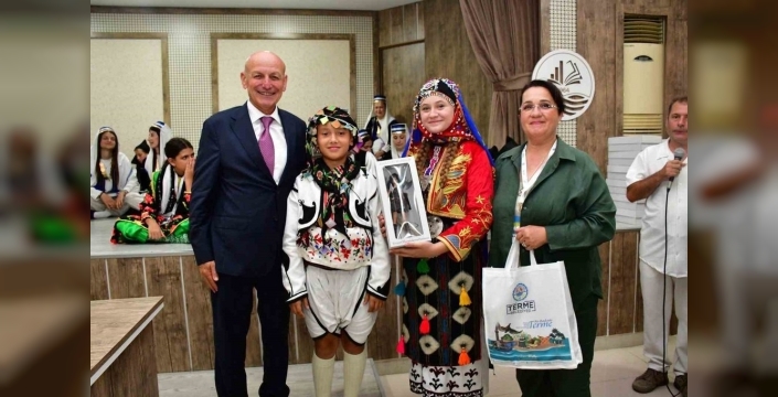 Anadolu'nun ruhu Terme'de canlandı: Halk oyunları şenliği başladı