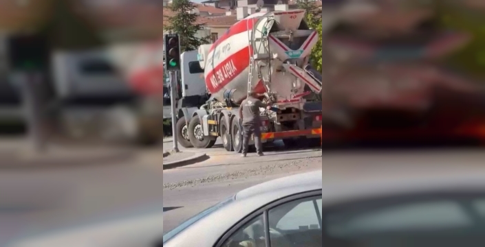 Ankara'da beton mikserinden yola beton döküldü