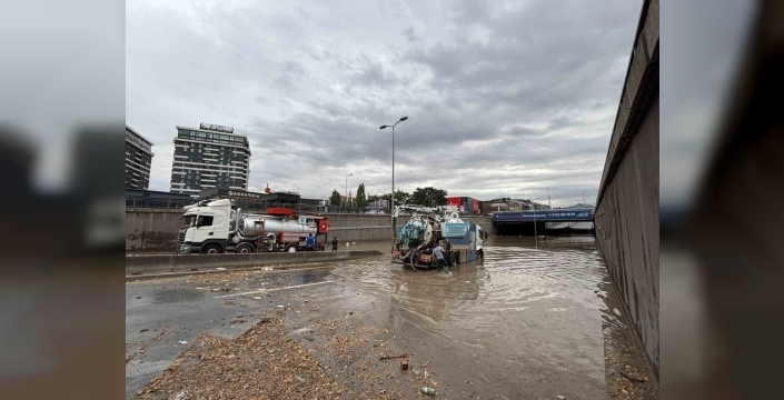 Ankara'da sel felaketi: Vatandaşın gözyaşları belediyeye isyan ettirdi