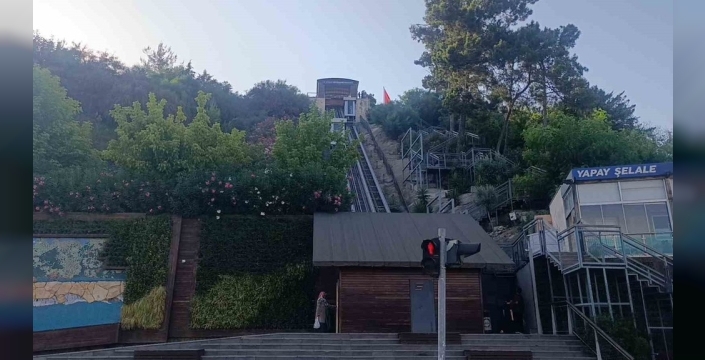 Antalya'da asansör arızası: 11 kişi mahsur kaldı