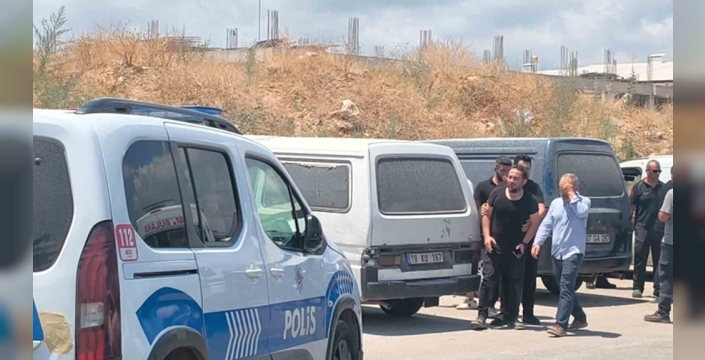 Antalya'da bir kişi araç içinde ölü bulundu, aile bireyleri sinir krizi geçirdi