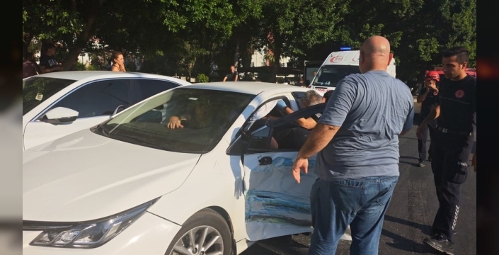 Antalya'da halk otobüsü dehşeti! Yaralı yok, araçlar hurdaya döndü