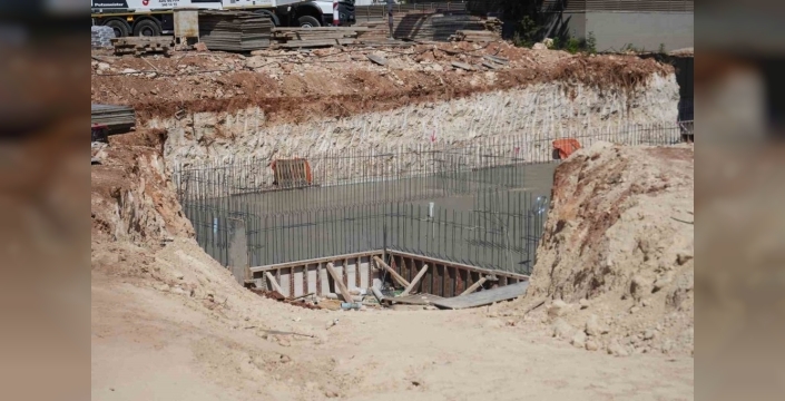 Antalya'da korkunç göçük: İnşaat işçileri toprak altında kaldı, biri ağır yaralı!