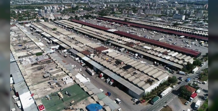 Antalya hallerinde yaz telaşı: Domates ve sebze fiyatları uçtu, meyve ise canlandı