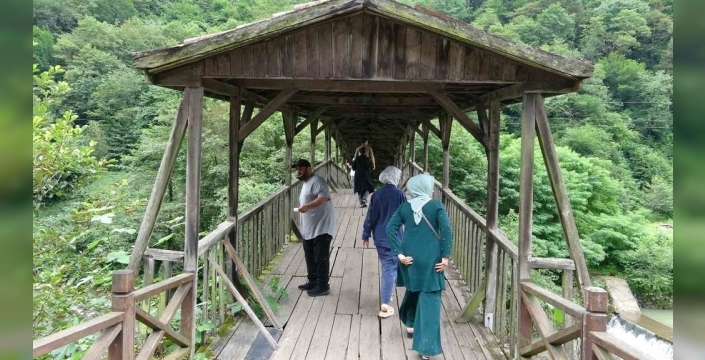 Arap turistlerin gözdesi oldu: Tarihi Kiremitli Köprü, Doğu Karadeniz'in saklı cevheri