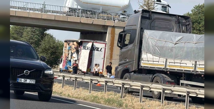 Arıza yapan kamyonete çarpan tır sürücüsü kaçtı: 1 yaralı