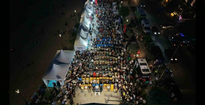 Arnavutköy, radyoyu ve sanatçıları sahnesinde ağırladı: Binlerce kişi kulak verdi