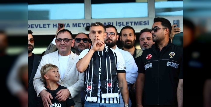 Arsenal'in yıldızı Trossard, Beşiktaş için İstanbul'da: Taraftarlardan coşkulu karşılama