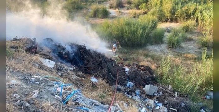 Arsuz çöplüğünde alevler yükseldi, itfaiye zamana karşı yarıştı
