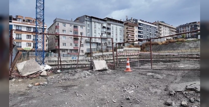 Avcılar'da inşaat işçisi 15 metreden düştü, hastaneye kaldırıldı
