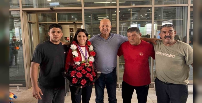 Avrupa şampiyonu güreşçi memleketinde coşkuyla karşılandı