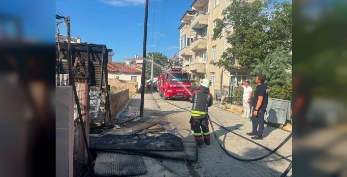 Babaeski'de panik yaratan depoda yangın söndürüldü