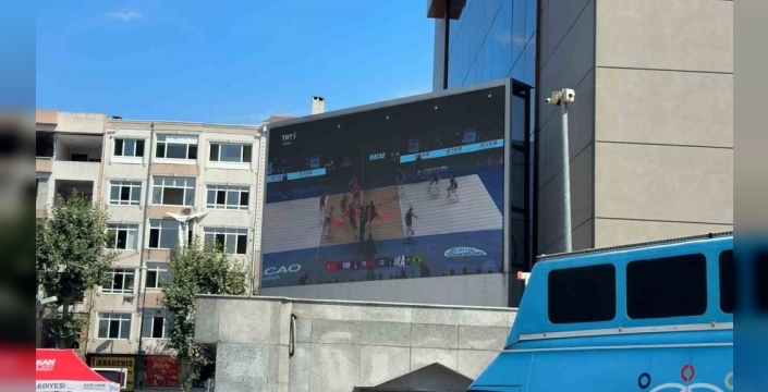 Bahçelievler'de A Milli Kadın Voleybol Takımı'nın zaferi coşkuyla kutlandı