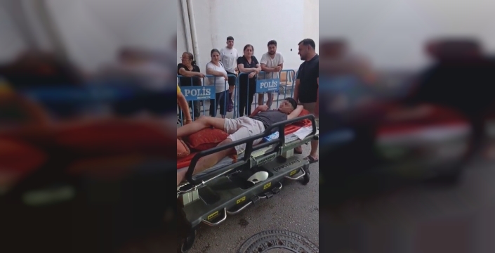 Bahçeye kaçan topu almak isteyen çocuğun bacağına demir saplandı