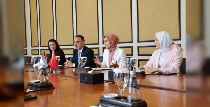 Bakan Göktaş, Pakistan'da Filistin ve Somali'li mevkidaşları ile İİT temsilcileriyle buluştu