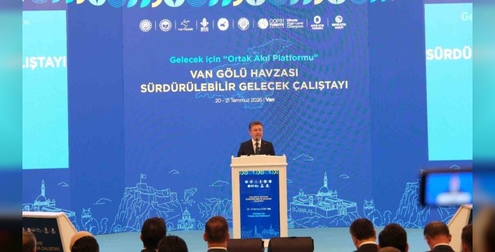 Bakan Yumaklı: Van Gölü'nü keşfetmek değil, hazinelerini korumak için buradayız