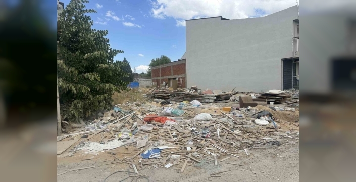 Baksan Sanayi Sitesi'nde atık dağları çevreye kabus yaşatıyor