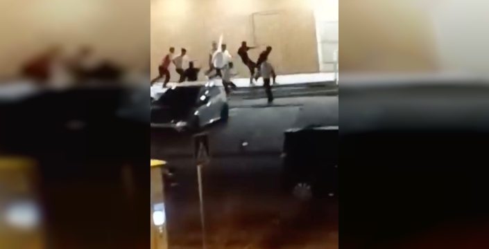 Başakşehir'de sokak savaşı: Sopa ve flama direkleriyle saldırdılar