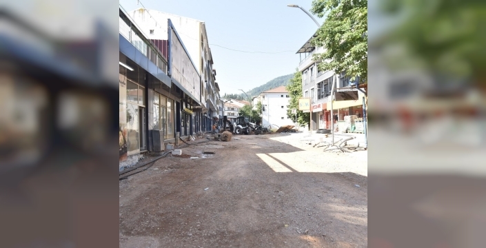 Başiskele Cumhuriyet Caddesi'nde yenileme çalışmaları sürüyor