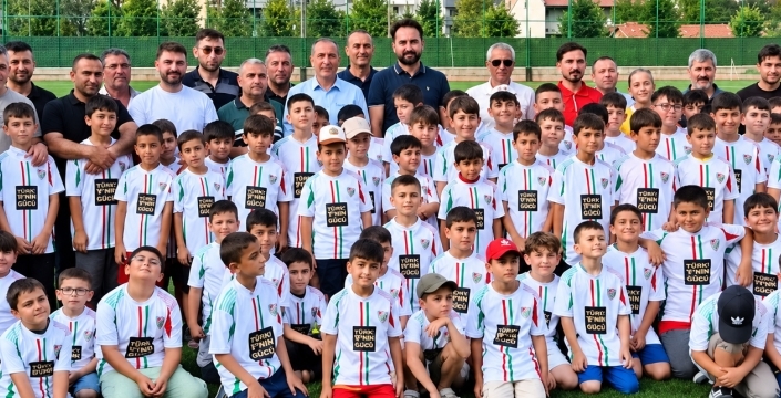 Başkan Aydın, Çumra’da geleceğin sporcularıyla buluştu