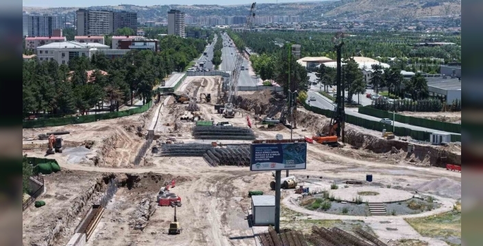 Başkan Büyükkılıç, Kartal Katlı Kavşağı şantiyesinde incelemelerde bulundu