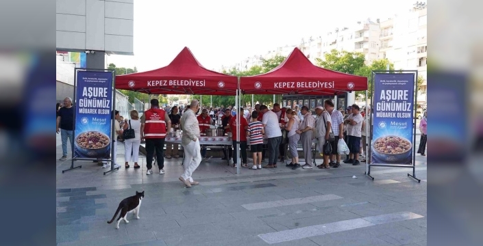 Başkan Kocagöz'den aşure bereketi: Vatandaşla el ele, gönül gönüle