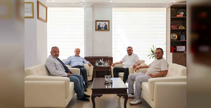 Başkan Özlü, kentin geleceği için önemli isimlerle bir araya geldi
