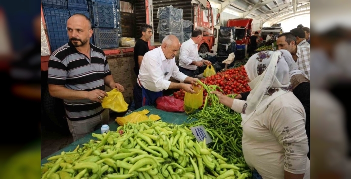 Başkan Öztürk, kapalı pazar yerinde esnaf ve vatandaşlarla bir araya geldi