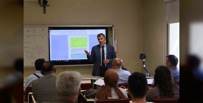 Bayburt'ta eğitim yöneticileri için sertifika programı başladı