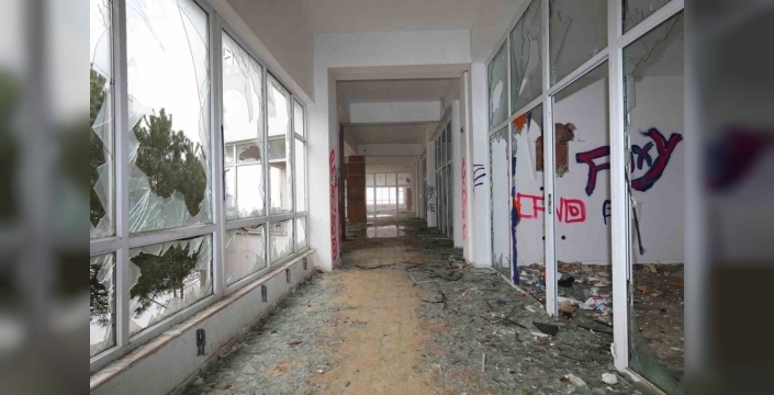 Beykoz'da metruk otel yıkılıyor, gençlik kampı geliyor
