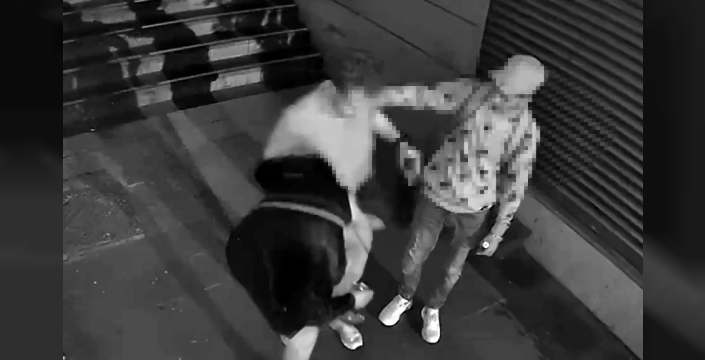 Beyoğlu'nda yankesicilik anı kamerada: Hırsız yakalandı
