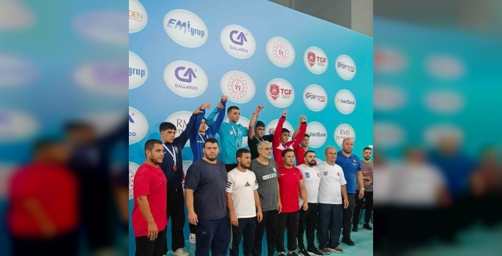 Bilecikli minik güreşçilerden tarihi bir başarı