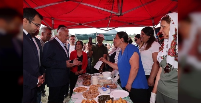 Binali Yıldırım, Refahiye'deki Orçul Festivali'nde hemşehrileriyle bir araya geldi