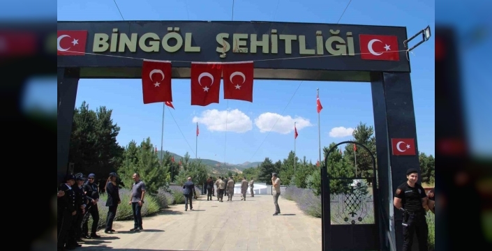 Bingöl'de 15 Temmuz şehitleri anısına dualarla buruk anma