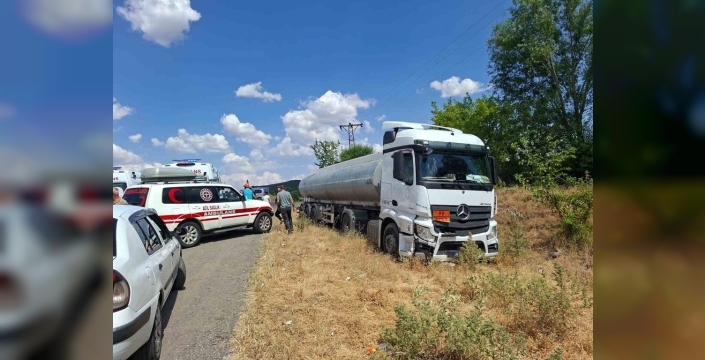 Bingöl'de tır ve otomobil çarpıştı: 2 kişi yaralandı