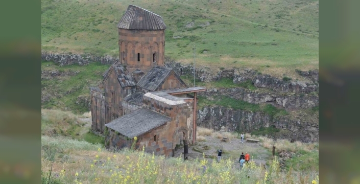 Binlerce yıllık tarihin sessiz tanığı Ani Ören Yeri, ziyaretçilerini büyülüyor